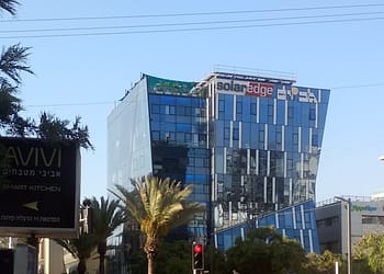 מטה סולאראדג' בהרצליה. צילום - דוד שי, מתוך ויקיפדיה