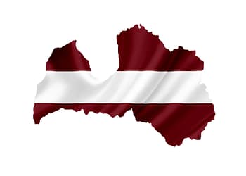 דגל ומפת לטביה. אילוסטרציה: depositphotos.com