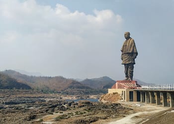 פסל ענק בגו'אראט. אילוסטרציה: depositphotos.com