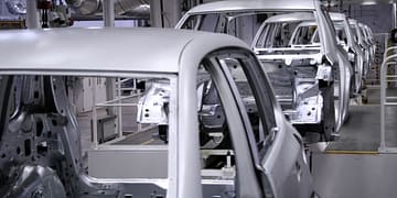 קו ייצור במפעל רכב.
