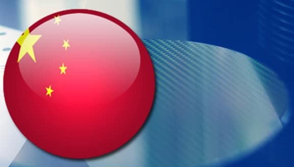 מפעל SMIC ודגל סין. איור: מתוך PIXABAY.COM