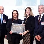 טקס הענקת פרס מובילי התעשייה לרחלי גנות. מימין: שלמה גרדמן, יו"ר משותף של כנס ChipEX2024, רחלי גנות, שרת החדשנות, המדע והטכנולוגיה גילה גמליאל ופרופ' רן גינוסר, ראש מרכז המחקר VLSI, הטכניון, יו"ר משותף, ChipEx2024. צילום: ניב קנטור